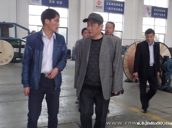 考察电缆生产车间