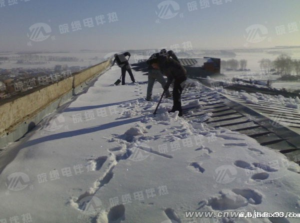 屋顶除雪