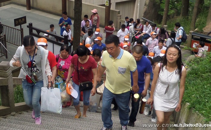 缆车入口处合影